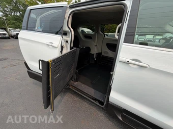 2022 Chrysler Voyager LX 121.6" WB - miniatura 22