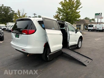 2022 Chrysler Voyager LX 121.6" WB - miniatura 24