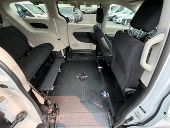 2022 Chrysler Voyager LX 121.6" WB - miniatura 29