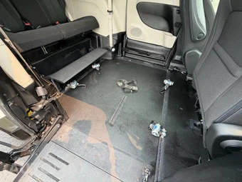 2022 Chrysler Voyager LX 121.6" WB - miniatura 30