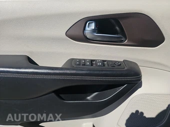 2022 Chrysler Voyager LX 121.6" WB - miniatura 9