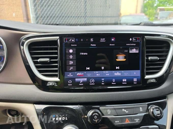 2022 Chrysler Voyager LX 121.6" WB - miniatura 10