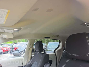 2022 Chrysler Voyager LX 121.6" WB - miniatura 11