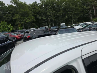 2022 Chrysler Voyager LX 121.6" WB - miniatura 12