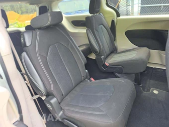 2022 Chrysler Voyager LX 121.6" WB - miniatura 17