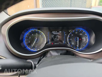 2022 Chrysler Voyager LX 121.6" WB - miniatura 9