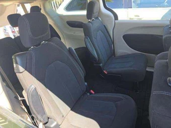 2022 Chrysler Voyager LX 121.6" WB - miniatura 17