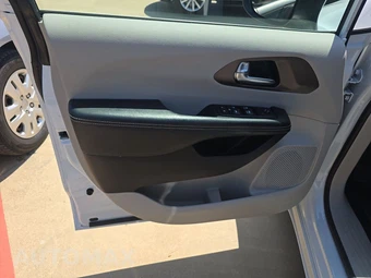 2022 Chrysler Voyager LX 121.6" WB - miniatura 15