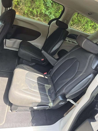 2022 Chrysler Voyager LX 121.6" WB - miniatura 25