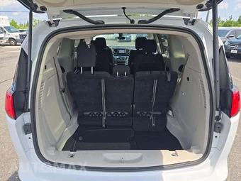2022 Chrysler Voyager LX 121.6" WB - miniatura 12