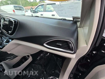 2022 Chrysler Voyager LX 121.6" WB - miniatura 20
