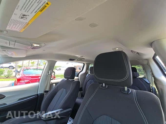 2022 Chrysler Voyager LX 121.6" WB - miniatura 11