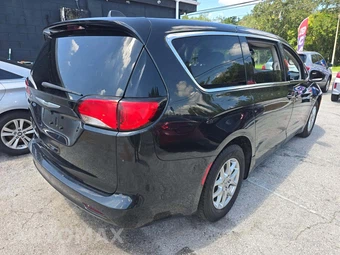 2022 Chrysler Voyager LX 121.6" WB - miniatura 3
