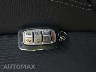 2022 Chrysler Voyager LX 121.6" WB - miniatura 8