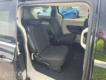 2022 Chrysler Voyager LX 121.6" WB - miniatura 17