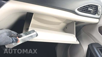 2022 Chrysler Voyager LX 121.6" WB - miniatura 28
