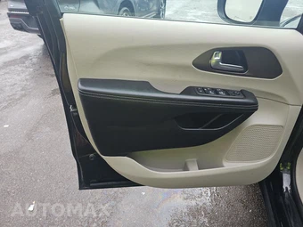 2022 Chrysler Voyager LX 121.6" WB - miniatura 9