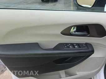 2022 Chrysler Voyager LX 121.6" WB - miniatura 9