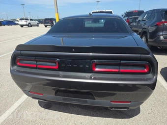 2022 Dodge Challenger SXT – miniatura 5