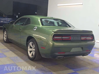 2022 Dodge Challenger SXT – miniatura 2