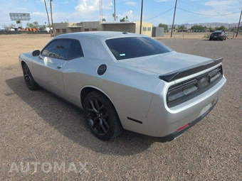 2022 Dodge Challenger SXT – miniatura 2