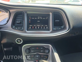 2022 Dodge Challenger SXT - miniatura 11