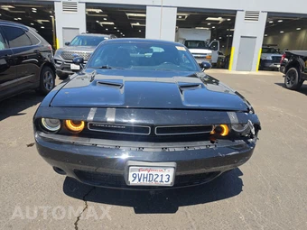 2022 Dodge Challenger SXT - miniatura 2