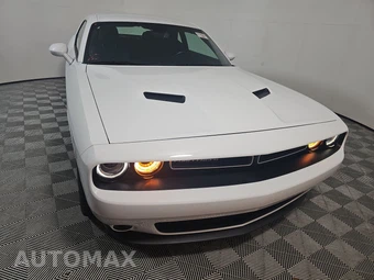 2022 Dodge Challenger SXT – miniatura 2