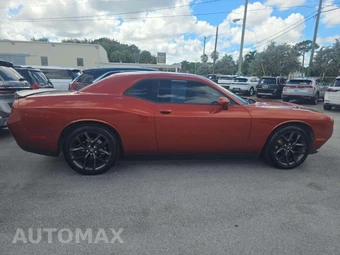 2022 Dodge Challenger SXT - miniatura 4