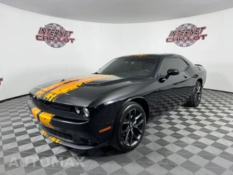 2022 Dodge Challenger SXT - miniatura 3