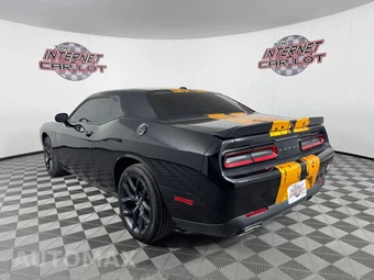 2022 Dodge Challenger SXT - miniatura 5