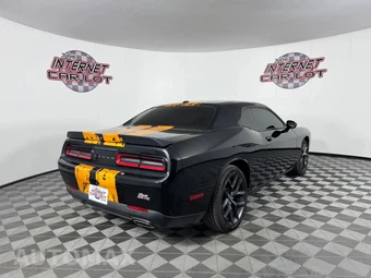 2022 Dodge Challenger SXT - miniatura 7