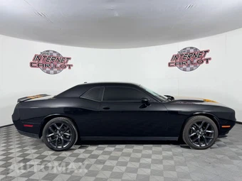 2022 Dodge Challenger SXT - miniatura 8
