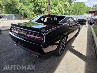 2022 Dodge Challenger SXT – miniatura 2