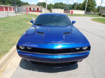 2022 Dodge Challenger SXT - miniatura 2