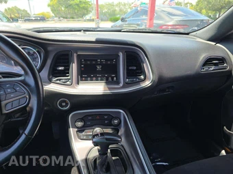 2022 Dodge Challenger SXT - miniatura 10