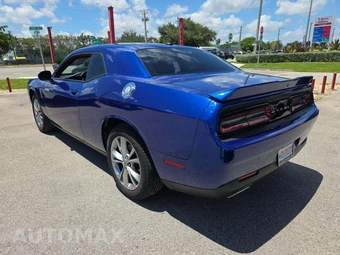 2022 Dodge Challenger SXT - miniatura 2