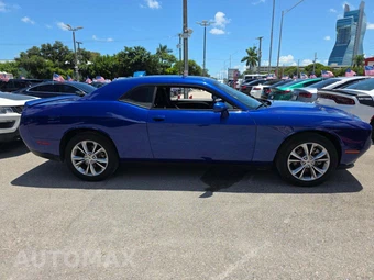 2022 Dodge Challenger SXT - miniatura 4