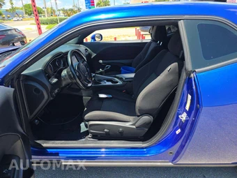 2022 Dodge Challenger SXT - miniatura 6