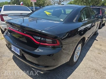 2022 Dodge Charger SXT – miniatura 4