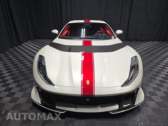 2022 Ferrari 812 Competizione Coupe - miniatura 2