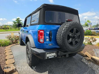 2022 Ford Bronco Black Diamond - miniatura 2