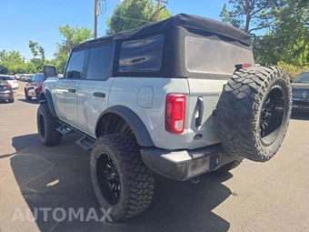 2022 Ford Bronco Black Diamond - miniatura 2