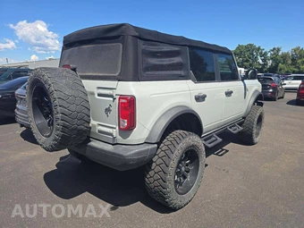 2022 Ford Bronco Black Diamond - miniatura 3