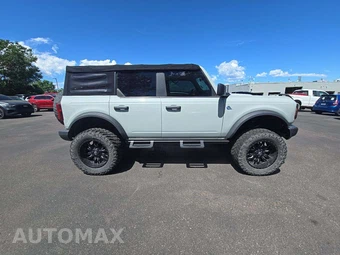 2022 Ford Bronco Black Diamond - miniatura 4