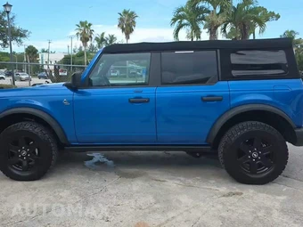 2022 Ford Bronco Black Diamond - miniatura 3