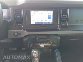 2022 Ford Bronco Black Diamond - miniatura 7