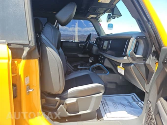 2022 Ford Bronco Black Diamond - miniatura 8