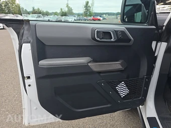 2022 Ford Bronco Black Diamond - miniatura 9