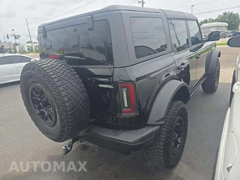 2022 Ford Bronco Black Diamond - miniatura 3